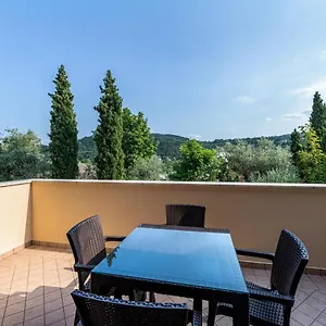 Apartment Kastel's House, Roe